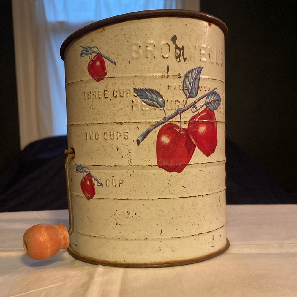 Bromwell’s flour sifter apple